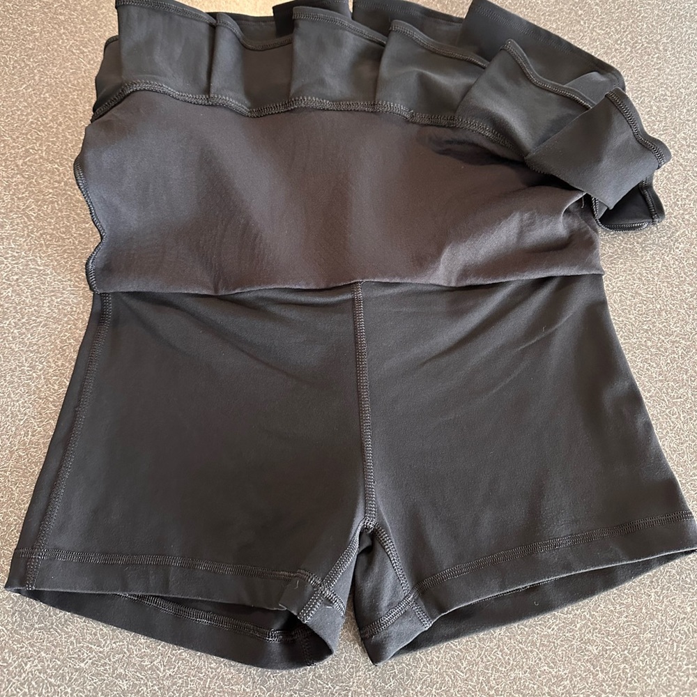Trina Turk Recreation Black Laser Cut Pleated Athletic Skort Skirt Size Medium - Picture 6 of 8